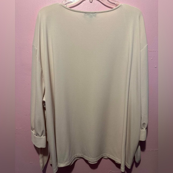 The Limited Long sleeve - Picture 2 of 4